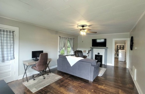 Mount Airy Casa | Charming 2 Bedroom 1 Bath Farm Style House
