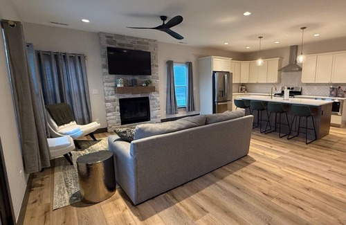 Ely Casa | Charming 2-bedroom 2 bath townhome with WiFi, AC in peaceful Ely