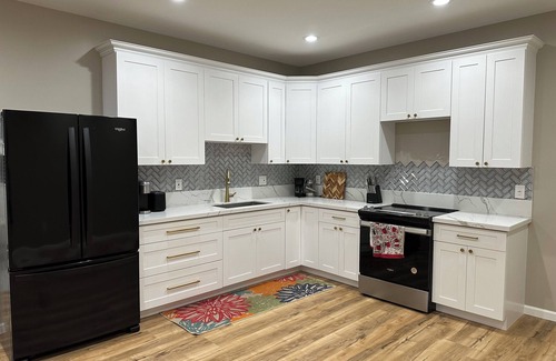 Pearl City Casa | Charming 2-bedroom 2 bath in Pearl City with AC, minimum 30 continues day stay