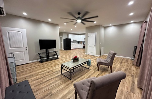 Pearl City Casa | Charming 2-bedroom 2 bath in Pearl City with AC, minimum 30 continues day stay