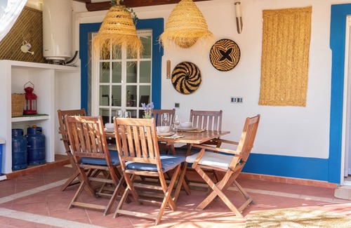 Santa Luzia Apartamento | Charming 2-bedroom apartment in fantastic Santa Luzia with WiFi, AC