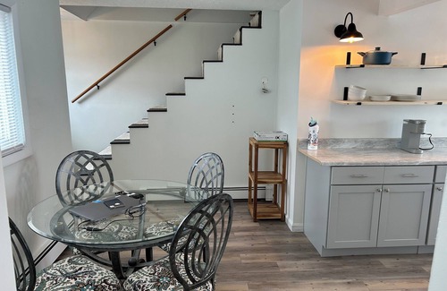 Ocean Bluff-Brant Rock Apartamento | Charming 2-bedroom apartment in wonderful Marshfield Across from the Ocean