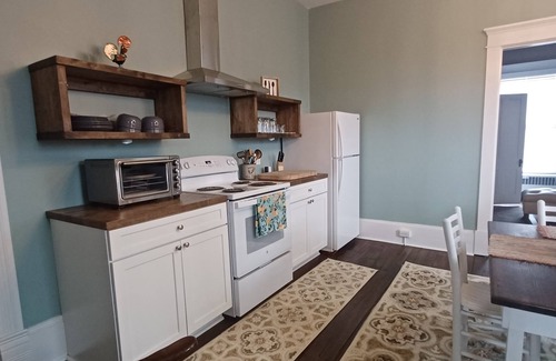 Petersburg Cabaña | Charming 2-bedroom apartment in quiet downtown neighborhood in Petersburg