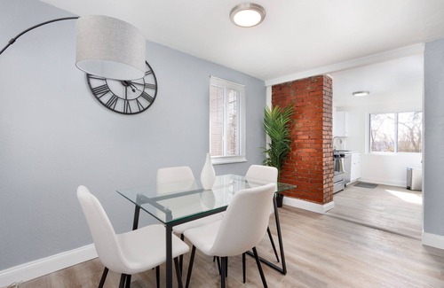 Pittsburgh Apartamento | Charming 2-bedroom apartment with Parking & WiFi in peaceful Pittsburgh
