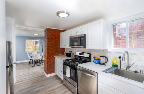 Pittsburgh Apartamento | Charming 2-bedroom apartment with Parking & WiFi in peaceful Pittsburgh