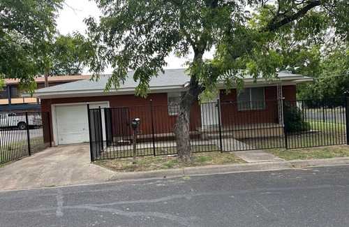 Killeen Casa | Charming 2-bedroom and 1-bath house with AC, WiFi in fantastic Killeen