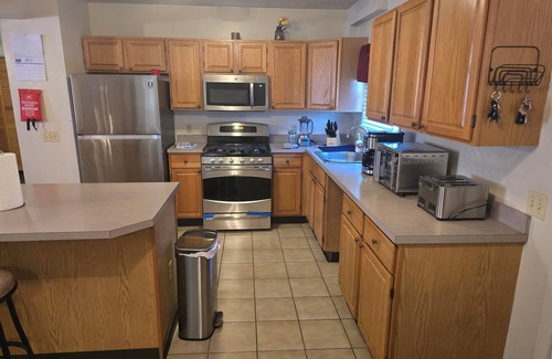 Providence Casa | Charming 2-bedroom Apartment with AC, WiFi in delightful Pawtucket