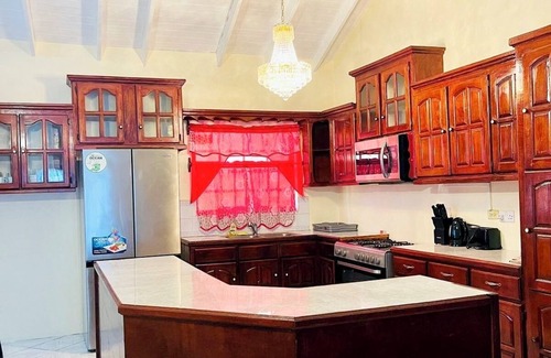 Brighton Apartamento | Charming 2-bedroom apartment with WiFi, AC at Castle Berry