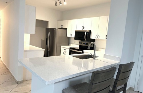 Aventura Apartamento | Charming 2-bedroom apartment at Yacht Club Aventura with parking