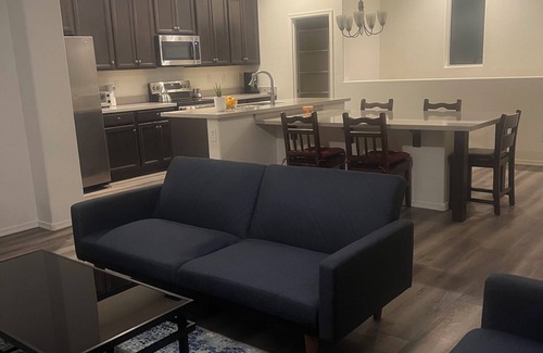 Goodyear Apartamento | Charming 2-bedroom apartment with AC, WiFi in delightful Goodyear