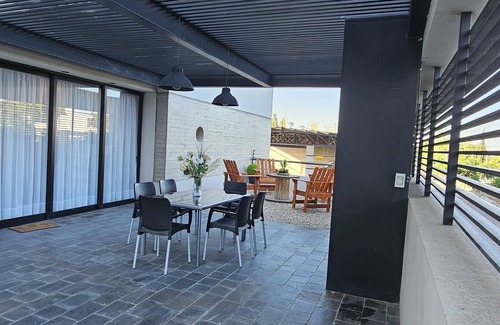 Guaymallen Apartamento | Charming 2-bedroom apartment in fabulous Mendoza close to shopping center.