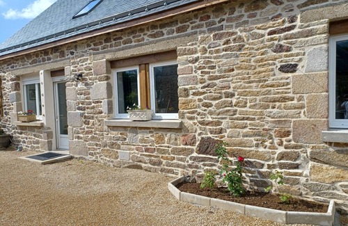 Camors Apartamento | Charming 2-bedroom apartment, gardens, WiFi, AC in lovely Camors, Brittany.