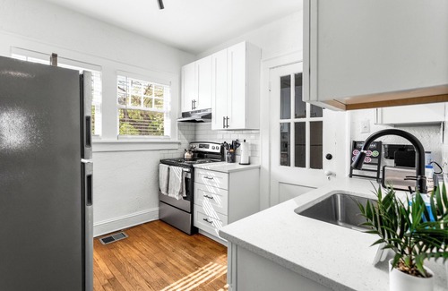 Decatur Apartamento | Charming 2-bedroom apartment in dowtown Decatur/ 20 min from downtown ATL