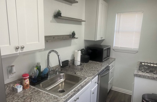 South Central Houston Apartamento | Charming 2-bedroom apartment with WiFi, AC in enchanting Houston.