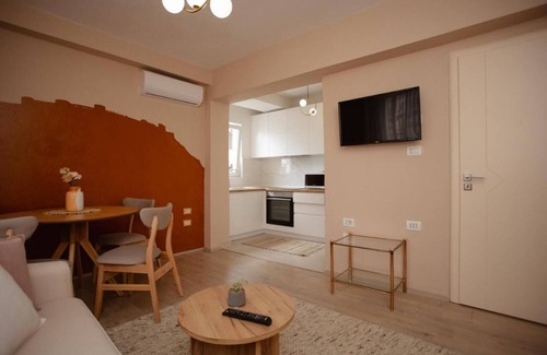 Shkoder Apartamento | Charming 2-bedroom apartment with WiFi, AC in wonderful Shkodër