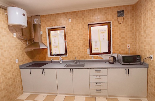 Dammam Apartamento | Charming 2-bedroom apartment in marvelous Dammam with WiFi, AC
