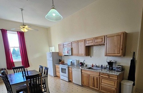 Monroe Apartamento | Charming 2-bedroom apartment in delightful Monroe, Oregon.