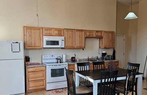 Monroe Apartamento | Charming 2-bedroom apartment in delightful Monroe, Oregon.