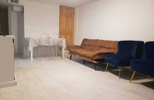 Rochdale Apartamento | Charming 2-bedroom apartment in brilliant Queens with AC, WiFi, Near JFK.