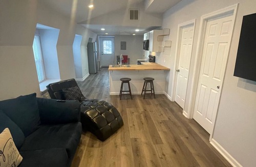 Aston Apartamento | Charming 2-bedroom apartment with WiFi, AC in welcoming Media