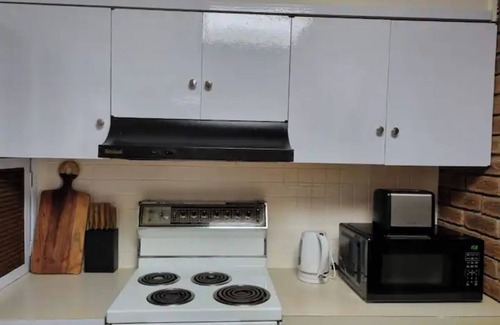 Paynesville Casa | Charming 2-bedroom house with WiFi, AC in fabulous Paynesville
