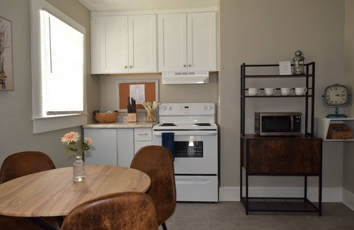 Parker Casa | Charming 2-bedroom bungalow in lovely Greenville, Downtown