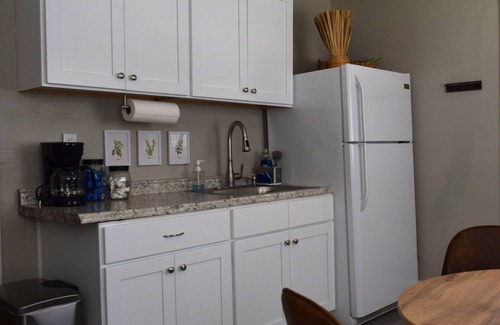 Parker Casa | Charming 2-bedroom bungalow in lovely Greenville, Downtown