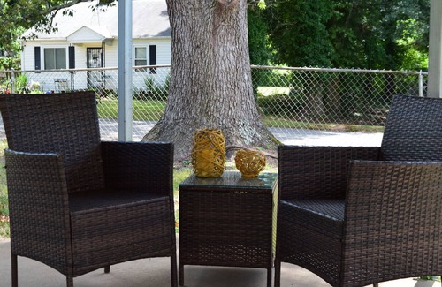 Parker Casa | Charming 2-bedroom bungalow in lovely Greenville, Downtown