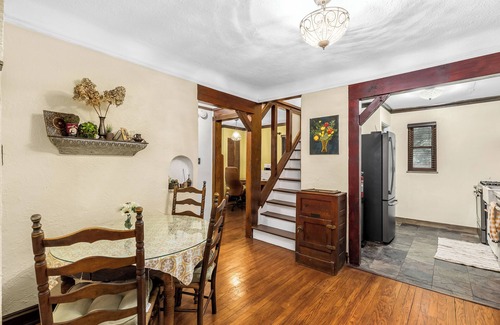 Hazel Park Casa | Charming 2-bedroom bungalow with WiFi, AC in Hazel Park