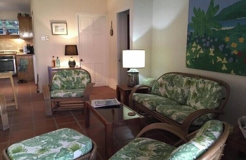 Derricks Apartamento | Charming 2 bedroom 2 shower room self catering apt on a gorgeous quiet beach