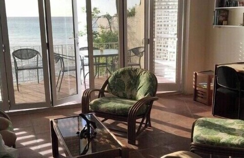 Derricks Apartamento | Charming 2 bedroom 2 shower room self catering apt on a gorgeous quiet beach