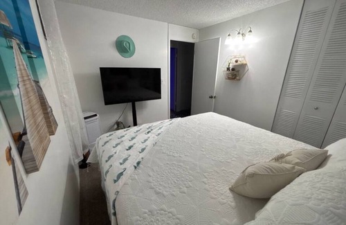 McCully - Moiliili Cama Y Desayuno | Charming 2-bedroom bed & breakfast in serene Honolulu with WiFi