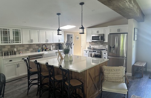 Seaford Casa | Charming 2-bedroom bungalow in Seaford with outdoor bar area for the RYDER CUP