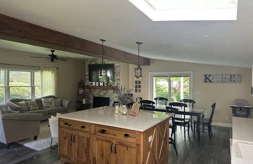 Seaford Casa | Charming 2-bedroom bungalow in Seaford with outdoor bar area for the RYDER CUP