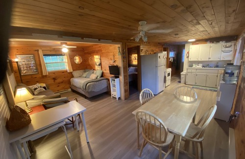Meadowbank Cabaña | Charming 2 bedroom cottage close to all amenities.