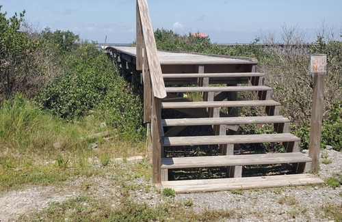 Grand Isle Casa | Charming 2-bedroom Camp with Private Pier