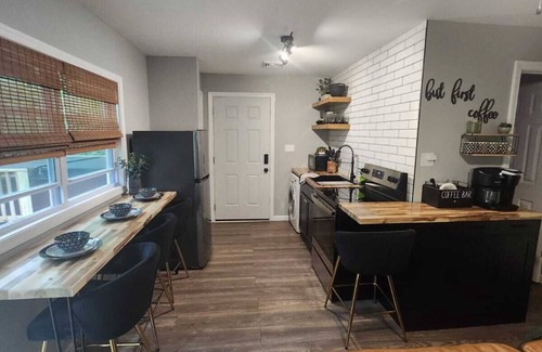 New Market Cabina | Charming 2-bedroom cabin in delightful New Market with AC