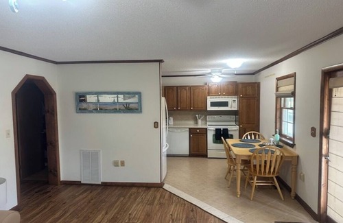 Caine Woods Condominio | Charming 2-bedroom condo with WiFi, AC in fantastic North Ocean City