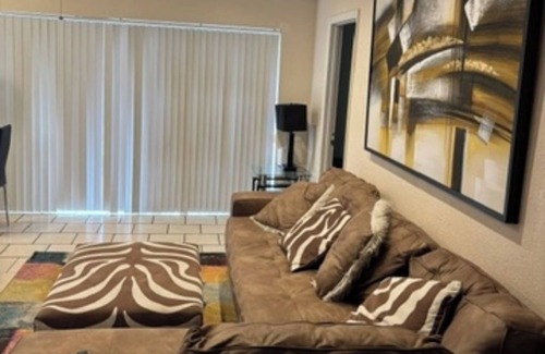Sunrise Condominio | Charming 2-bedroom condo in Plantation with AC
