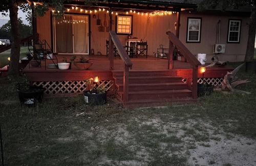 Somerville Cabina | Charming 2-bedroom cabin Somerville w/nice porch view & catch/release fishing