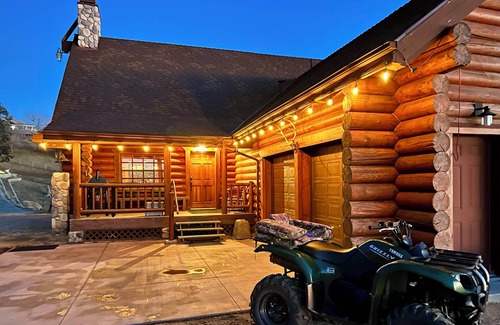 Stallion Springs Cabina | Charming 2-bedroom cabin with WiFi, AC in brilliant Tehachapi