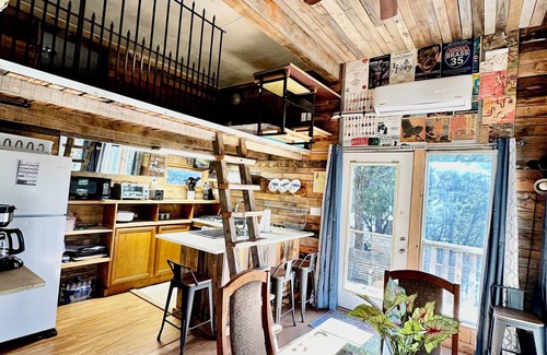 Wimberley Cabina | Charming 2-bedroom cabin in soothing Wimberley