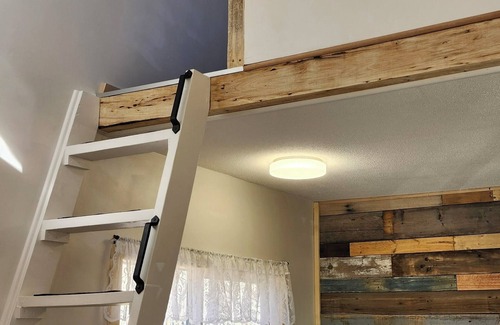 Parkland County Cabina | Charming 2-bedroom cabin in rural Onoway
