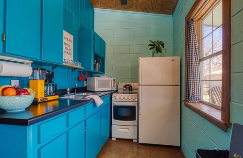 Uvalde County Cabina | Charming 2-bedroom cabin right on the Frio River - Cabin #1