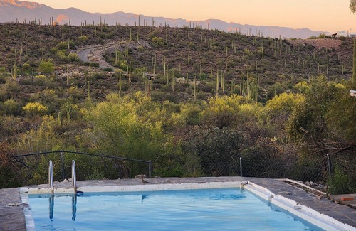 Tucson Cabina | Charming 2 Bedroom Casita on Historic Tucson Ranch Scenic Views & Rustic Appeal
