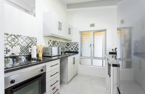 Shaka's Rock Chalet De Esquí | Charming 2-bedroom chalet with sea views in a fabulous resort