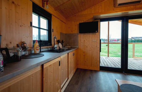 Zarnesti Chalet De Esquí | Charming 2-bedroom chalet with WiFi, AC in fantastic Râșnov
