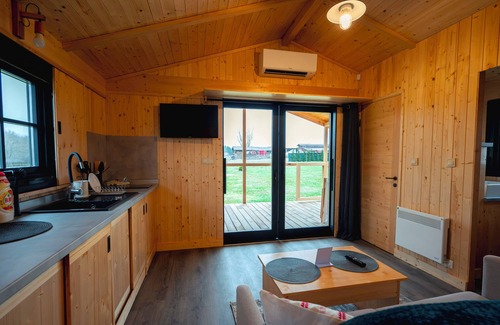 Zarnesti Chalet De Esquí | Charming 2-bedroom chalet with WiFi, AC in fantastic Râșnov
