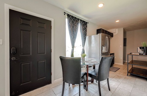 Cleveland Casa | Charming 2-bedroom Container Home with AC, WiFi in superb Cleveland