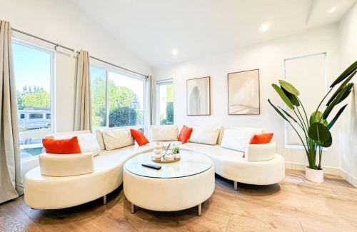 Beverly Hills Casa | Charming 2-Bedroom Cottage -CAL